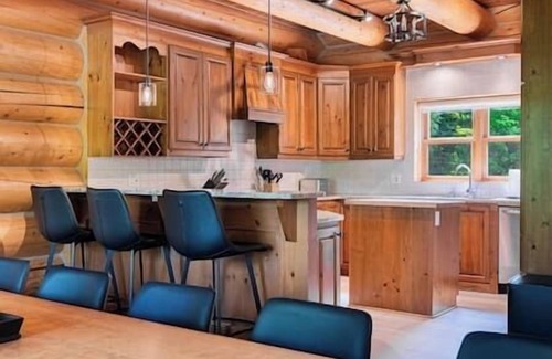 Fiddler Lake Resort House | Fiddler Lake Resort: Private Pool + Hot Tub