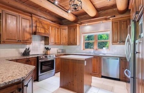 Fiddler Lake Resort House | Fiddler Lake Resort: Private Pool + Hot Tub