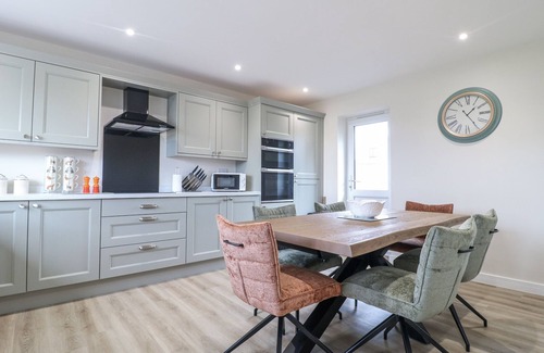 Harlaston Cottage | FIELDS VIEW, family friendly, character holiday cottage in Alrewas