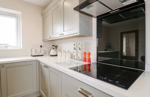 Harlaston Cottage | FIELDS VIEW, family friendly, character holiday cottage in Alrewas