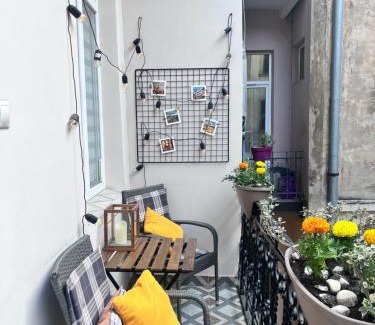 Lviv City Center Apartment | Fiesta Apartment on Franka 2BR-6P