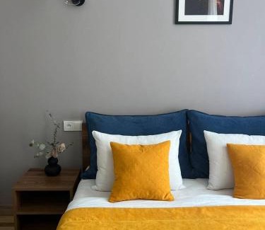 Lviv City Center Apartment | Fiesta Apartment on Franka 2BR-6P