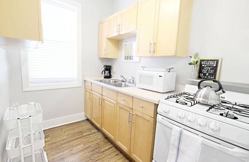 Lower Greenville Apartment | FIFA Ready The Dallas Native Arboretum Tickets Included