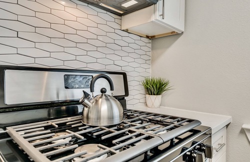 Old East Dallas Apartment | FIFA Ready The Eastside Flat ARBORETUM TICKETS INCLUDED