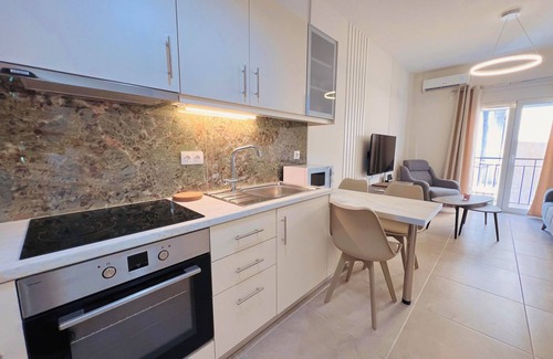 Kerameikos Apartment | Fifth Sense in Athens by ΜΡS