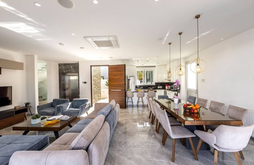 Protaras Villa | Fig Tree Bay Residences 7,Central Protaras, Heated Pool ,Elevator,Jacuzzi,Sauna