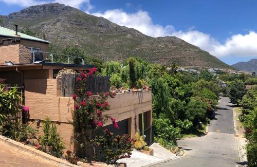 Scott Estate Apartment | Fig Tree Cottage Close to Sea and Shops