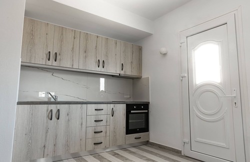 Emporio Apartment | Fig Tree House 1.5km from Black Beach