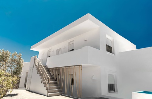 Emporio Apartment | Fig Tree House 1.5km from Black Beach