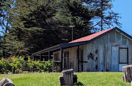 Tankerton Cottage | Figs Cottage - French Island (Sleeps up to 6) off-grid family friendly eco-stay