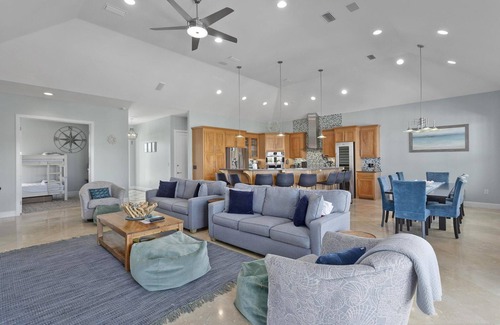 Villa Segunda House | FILL IN THE GAPS! The Big Yellow Beach House | Gulf Views, Private Pool!
