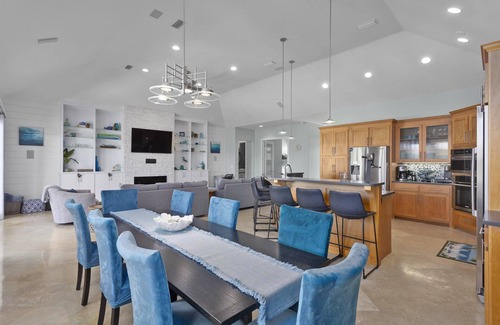 Villa Segunda House | FILL IN THE GAPS! The Big Yellow Beach House | Gulf Views, Private Pool!
