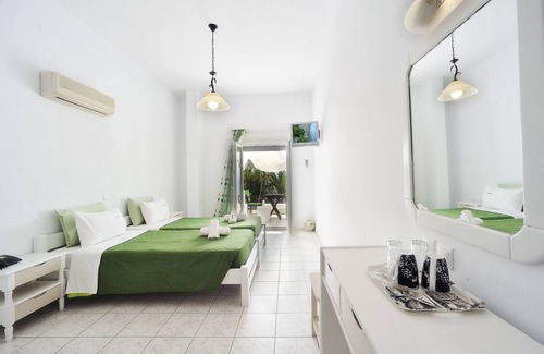 Schinoussa Town Hotel | Filoxenia by Grispos Villas