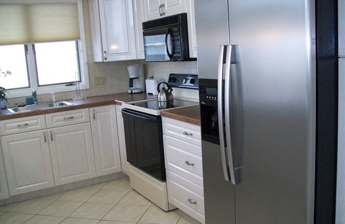 Avalon House | Final weeks of the season. Book now.