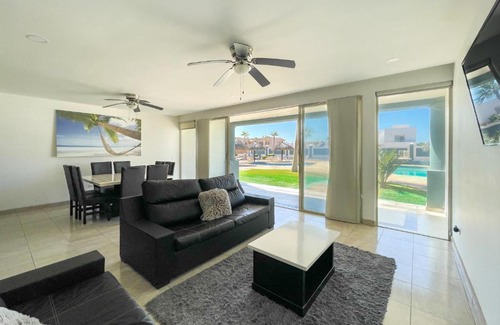 Las Conchas Apartment | Find Peace at a Modern Ground Floor Condo
