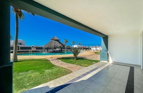 Las Conchas Apartment | Find Peace at a Modern Ground Floor Condo