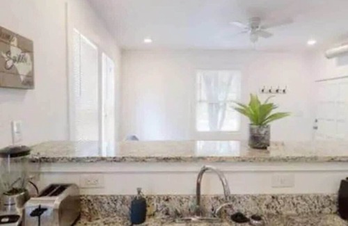Tobin Hill Apartment | Find Your Comfort at Downtown Cozy 2BR/2BA