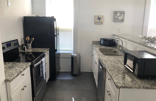 Tobin Hill Apartment | Find Your Comfort at Downtown Cozy 2BR/2BA