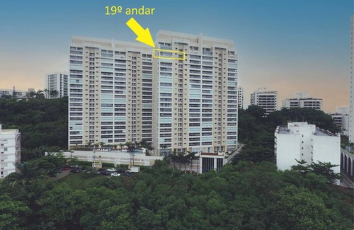 Peninsula Apartment | Fine 158m2 apartment 5 m walk from the sea in the best of Enseada. 19 floor beautiful view 3vgs.
