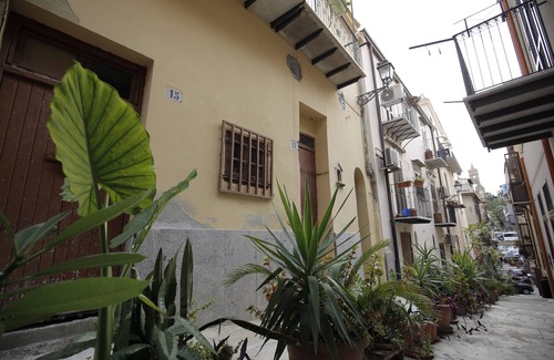 Monte di Pieta Apartment | Fine Arts - Studio apartment in the center of Palermo