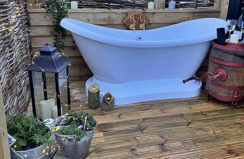 Chancery Apartment | Finest Retreats | Bracken Glamping Hut