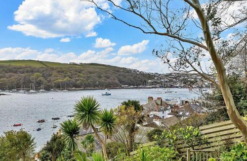 Fowey House | Finest Retreats - Garden Cottage in Fowey