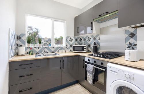 Seven Sisters House | Finsbury Park Hideout Sleeps 10
