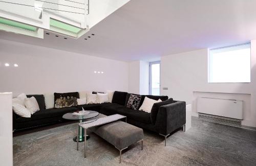Chinatown Apartment | Fioravanti Suite