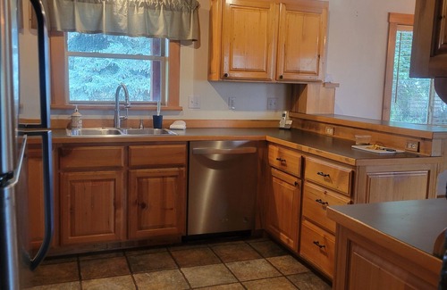 Adams County Cabin | Fir Creek Ridge House Perfect For Groups. Stunning Views Forest Access Sleeps 9+