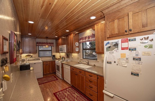 Sunnyside House | Fir Forest Cottage by Hauserman Rental Group