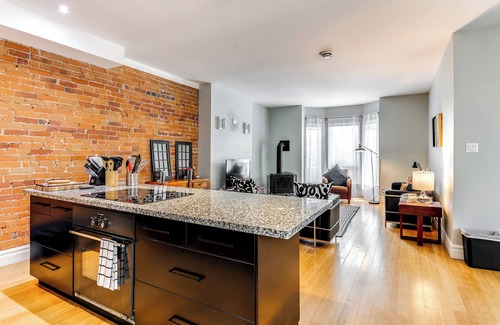 Palmerston Apartment | Fire It Up In Little Italy 3 Bedrooms And Fireplace