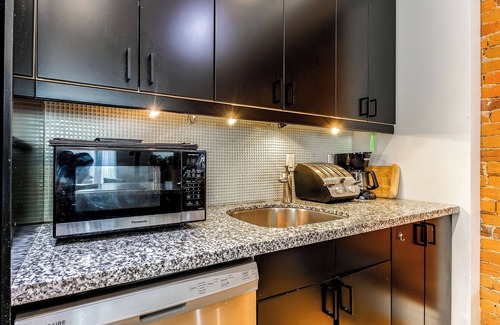 Palmerston Apartment | Fire It Up In Little Italy 3 Bedrooms And Fireplace
