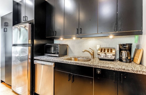Palmerston Apartment | Fire It Up In Little Italy 3 Bedrooms And Fireplace