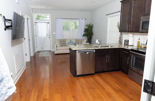 Chapel Hill Apartment | Fire Pit - 4 Min. from UNC - 7 Min. from Carrboro - Fast Wi-Fi