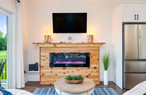 Canandaigua House | Fire Pit | New Build | Near Wineries | Sleeps 4