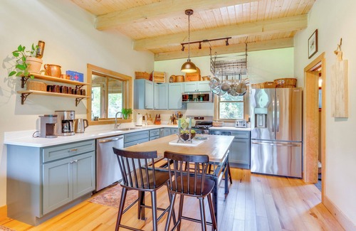 Stannard Cabin | Fire Pit & Views: Pet-Friendly Vermont Cabin