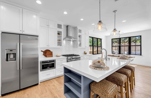 Kingsland House | Firefly: Luxury w/pool, boat slip, sports court