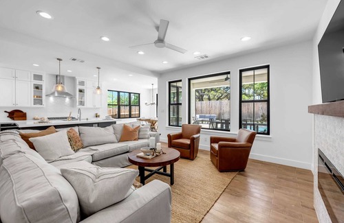 Kingsland House | Firefly: Luxury w/pool, boat slip, sports court