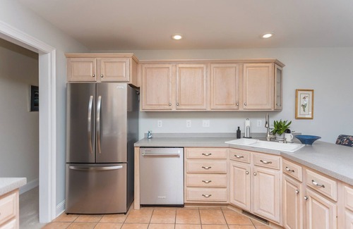 Keezletown House | Firepit, fireplace, jetted tub + more! Close to JMU, Massanutten + Shenandoah!