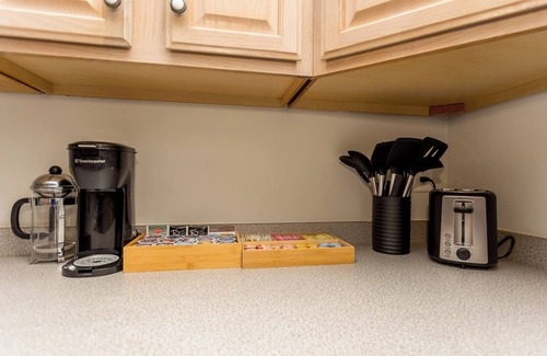 Keezletown House | Firepit, fireplace, jetted tub + more! Close to JMU, Massanutten + Shenandoah!