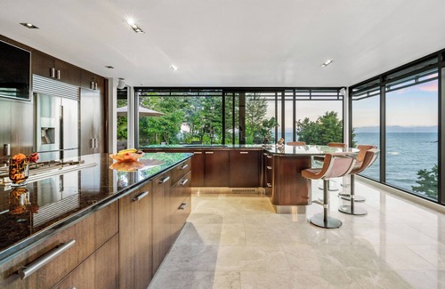Ngaio Bay Cabin | Fireplace Suite - Ocean Views & Beach
