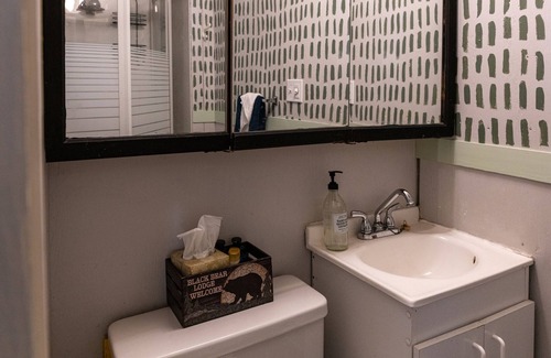 Wells House | Fireweed Room - Mountain Time Getaways in Wells