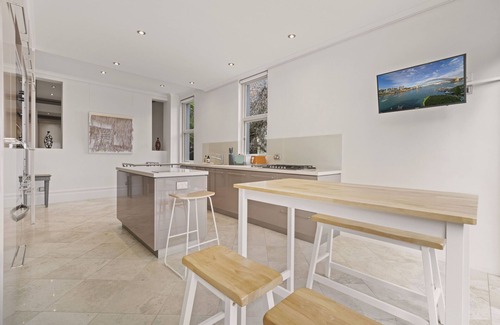 Sydney House | Firework View Location! Classic 4-Level Terrace Style Living in Kirribilli