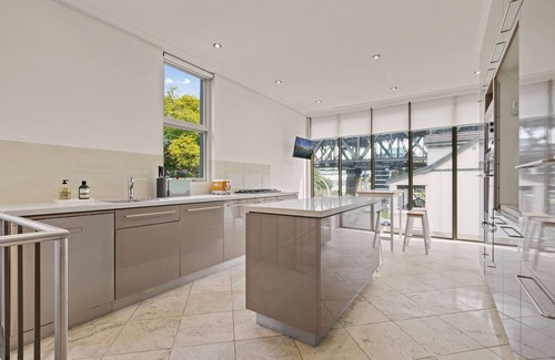 Sydney House | Firework View Location! Classic 4-Level Terrace Style Living in Kirribilli