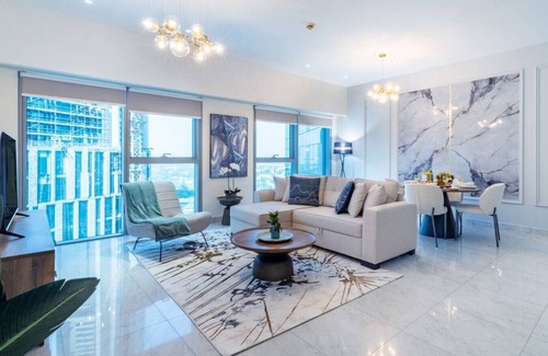 DIFC Apartment | FIRST CLASS | 1BR | Elegant DIFC Escape