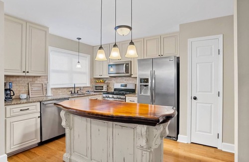 Bowling Green Condo | First Class Comfort | 3BD & 2BA