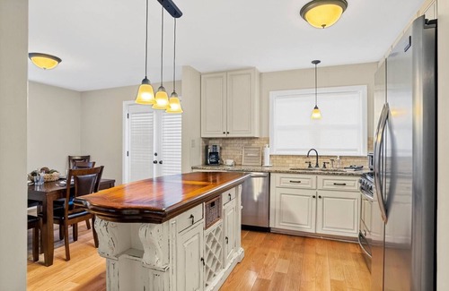 Bowling Green Condo | First Class Comfort | 3BD & 2BA