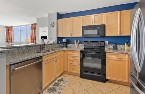 Cherry Grove Beach Condo | First-class oceanfront condo w/pools, lazy river, pier restaurant/bar in Cherry Grove