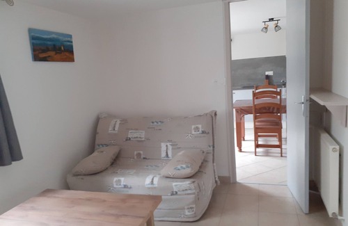 Saint-Pere-en-Retz Apartment | First floor apartment in a country house! 4km from the sea.
