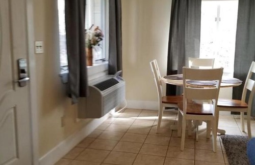 Edgecomb Apartment | First floor comfort and convenience Sheepscot Harbour Studio #207